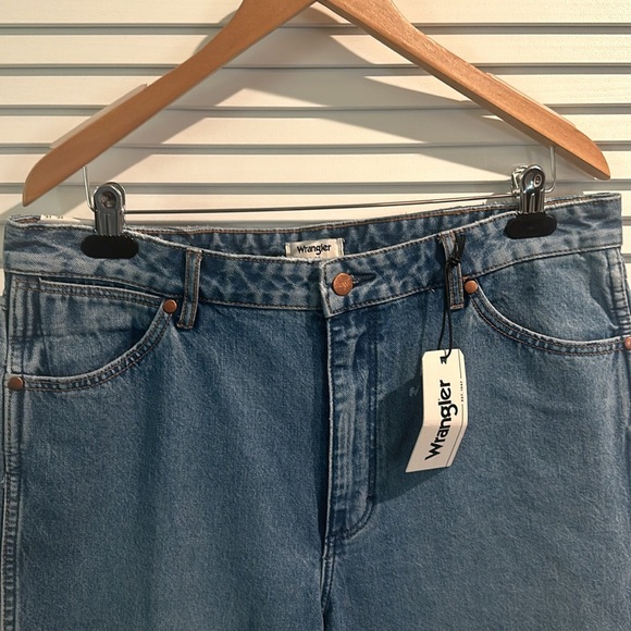 NWT Wrangler Bonnie Loose Flair Five Pocket Jeans. Size W 31”xL34” - Picture 3 of 7